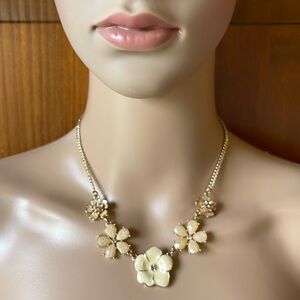 Yellow Flower Accent Stone Gold Tone Chain Statement Necklace.